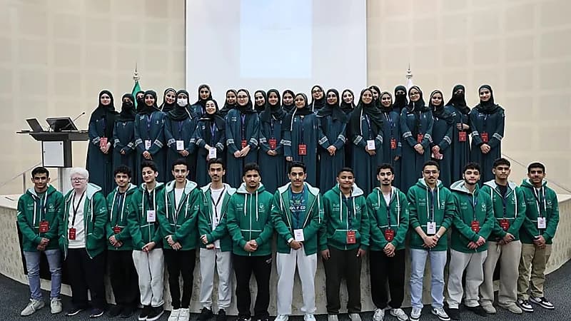 بعثة منتخب العلوم تغادر إلى أمريكا للمشاركة في آيسف 2025.. فيديو