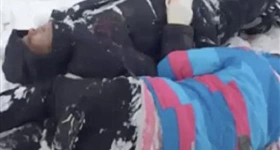 بالفيديو.. سقوط مروع لزوجان فشلا في القفز بالحبل من جبل جليدي