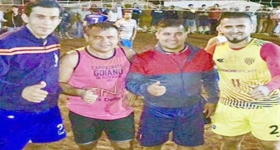 أيالا يمارس " الطائرة الشاطئية " بعد رفضه العودة إلى النصر