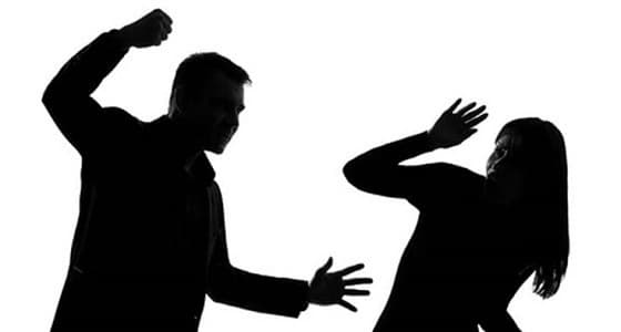 رجل أفغاني يضرب طفلتيه لعدم استيقاظهما للصلاة