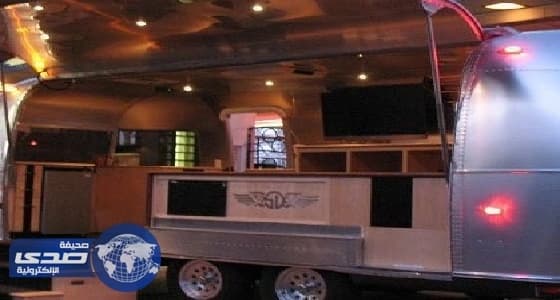 عائلة سعودية تتحدى الظروف وتبني عربة طعام بمنزلهم