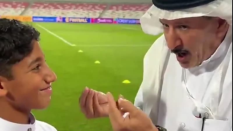 ابراهيم الفريان لطفل بحريني: هل الواحد يزعل أمه ؟ .. فيديو