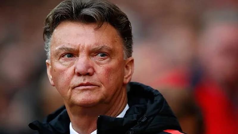 مدرب منتخب هولندا يستبعد حارسه المخضرم سيليسن