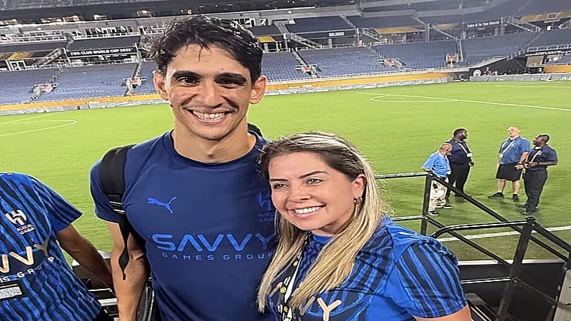 والدة مالكوم تشيد بياسين بونو: أفضل حارس