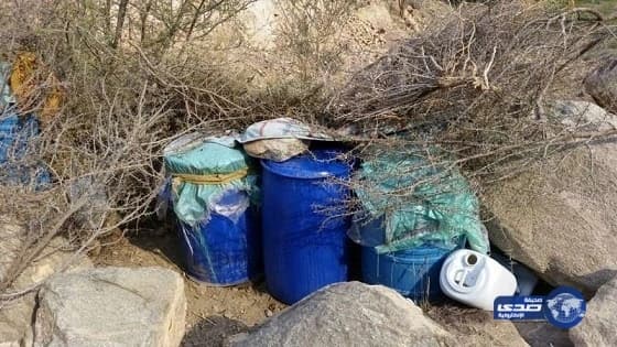 بالفيديو ..طرد أب من طائرة بسبب احتضان ابنته