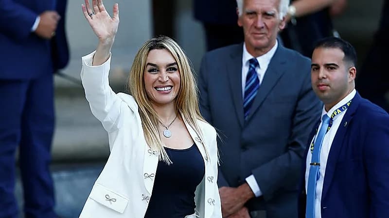 خطفت الأنظار في حفل التنصيب.. من هي فاطمة فلوريس صديقة رئيس الأرجنتين