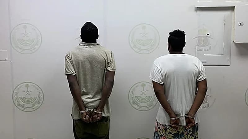 شرطة الرياض تقبض على شخصين لسطوهما على متاجر