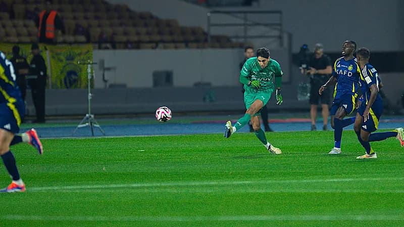 المنتخب المغربي يهنئ حارس الهلال بكأس السوبر