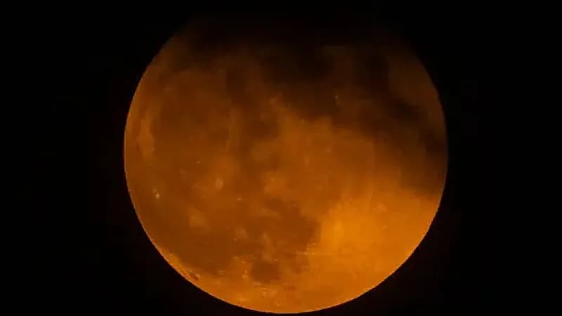 خسوف كلي للقمر في سماء المملكة والوطن العربي بعد 60 يوم