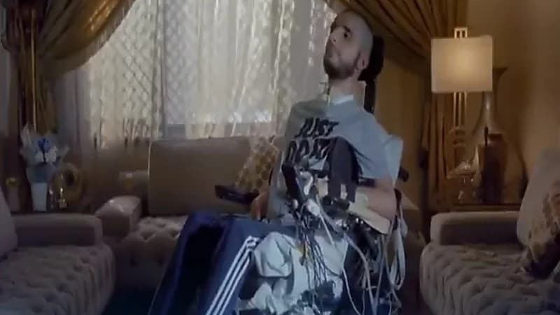 بالفيديو.. مواطنة تبتكر تطبيق لتعيد تواصل ابنها مع العالم الخارجي بعد تعرضه لحادث