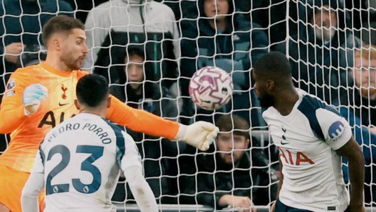 توتنهام يتغلب على إيفرتون بثلاثية