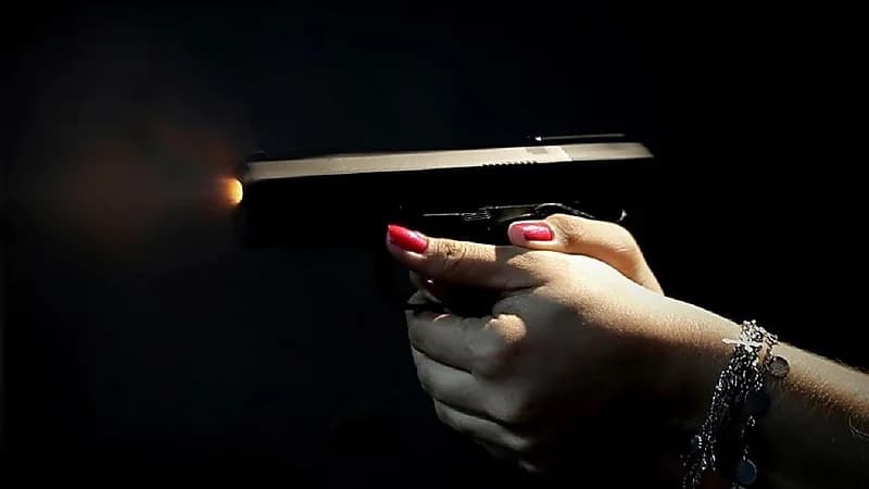 امرأة تقتل زوجها بطلقة في الرأس لسبب غير متوقع