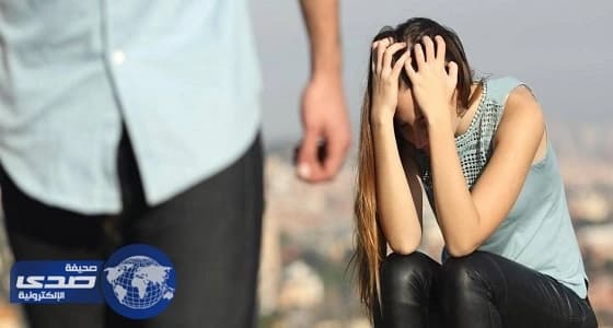 زوج يشاهد زوجته في فيلم إباحي مع أصدقائه