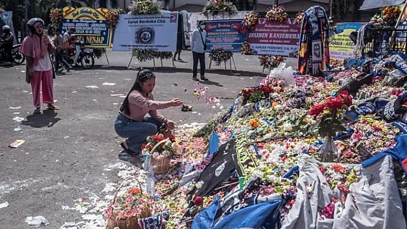 إيقاف اثنين من مسؤولي نادي أريما مدى الحياة بعد كارثة إستاذ إندونيسيا