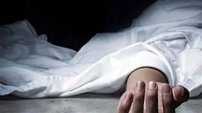 مقتل سيدة على يد زوجها طعنا وسط الشارع لسبب غريب