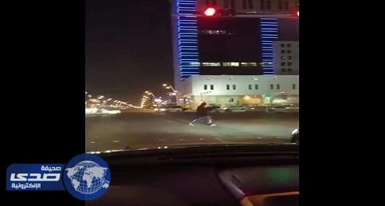 بالفيديو .. باتمان يستعرض مهاراته في شوارع الخبر