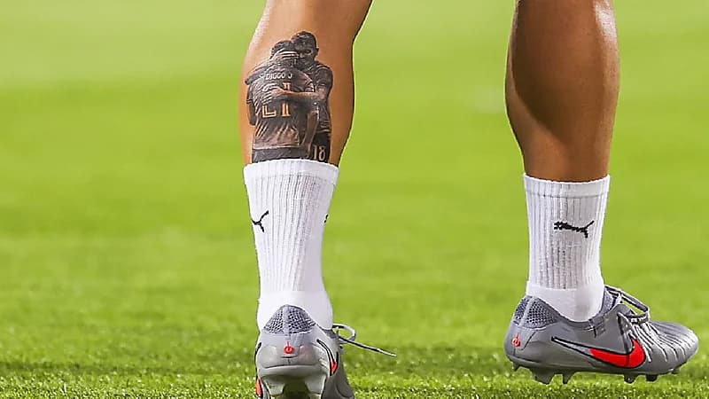 نيفيش يخطف الأنظار برقم ووشم جوتا