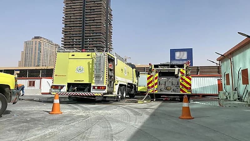 إخماد حريق في مبنى تحت الإنشاء بالرياض