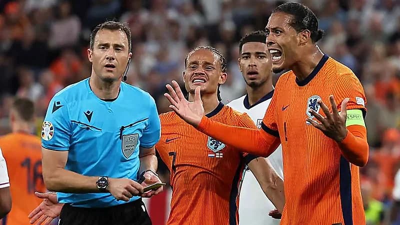 فان دايك ينتقد حكم مباراة إنجلترا وهولندا .. فيديو