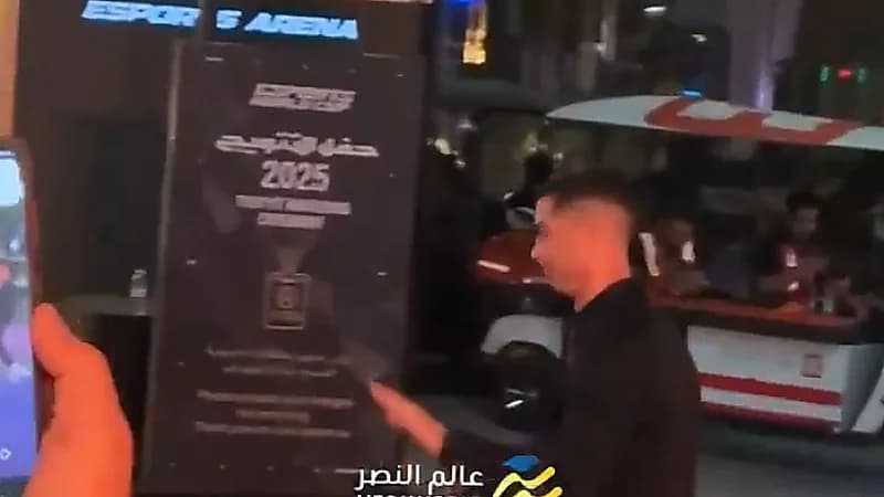 ردة فعل رونالدو بعد ترديد الجماهير اسم ميسي .. فيديو