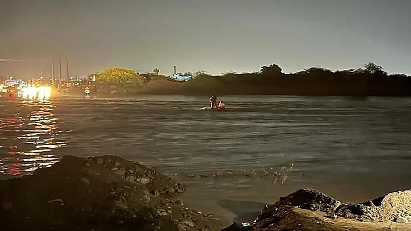 إنقاذ شخصين احتجزتهما السيول في جازان