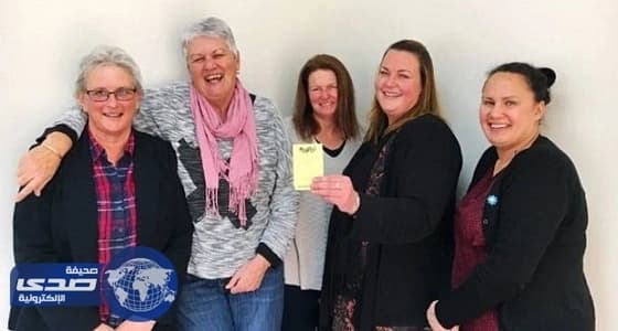 بالفيديو.. امرأة تخبر زملائها بفوزهم بمليون دولار