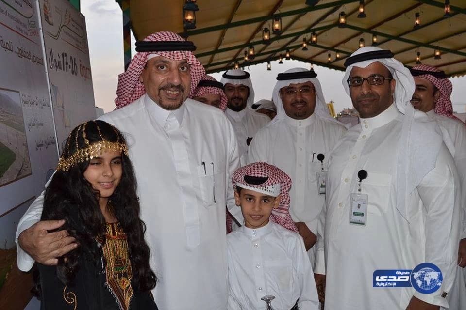 بالصور .. أمين عسير يفتتح فعاليات المحور التهامي بالقرية  التراثية ضمن فعاليات #مهرجان_أبها_يجمعنا