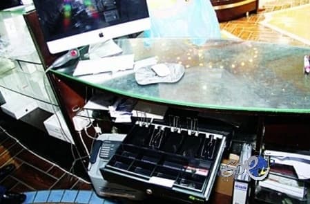 سرقة فرع آبل في تبوك