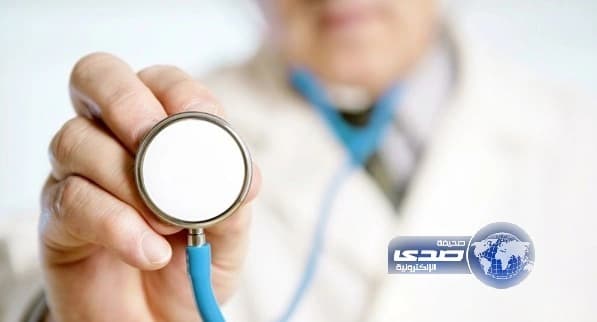 والدة متهمة للقاضي: طبيب مزيف غرر بابنتي وسرق سيارة والدها