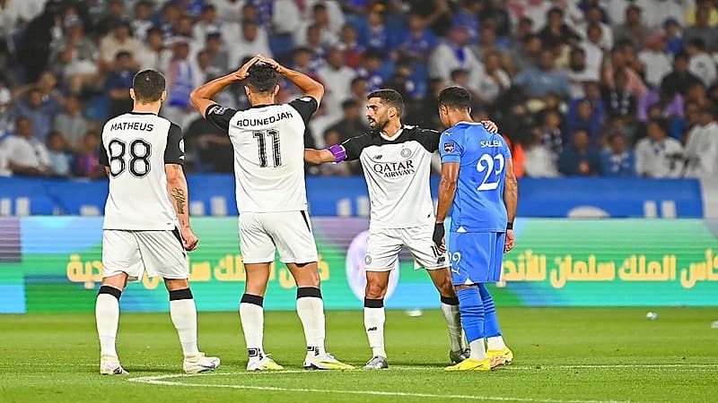 لحظة اعتذار بغداد بونجاح لجمهور الهلال .. فيديو