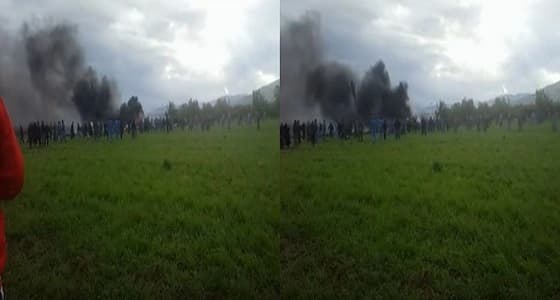 بالفيديو والصور.. أكثر من 257 قتيل في تحطم طائرة عسكرية بالجزائر