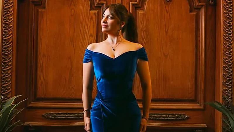 نرمين الفقي تضع مكافأة مالية للعثور على شخص قتل مجموعة كلاب .. صورة