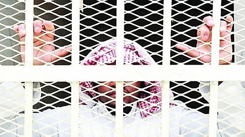 قصة سجين ضاع عمره بين القضبان بسبب الديون