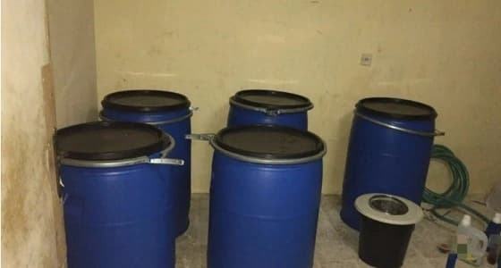بالصور.. ضبط مصنع خمور بالرياض