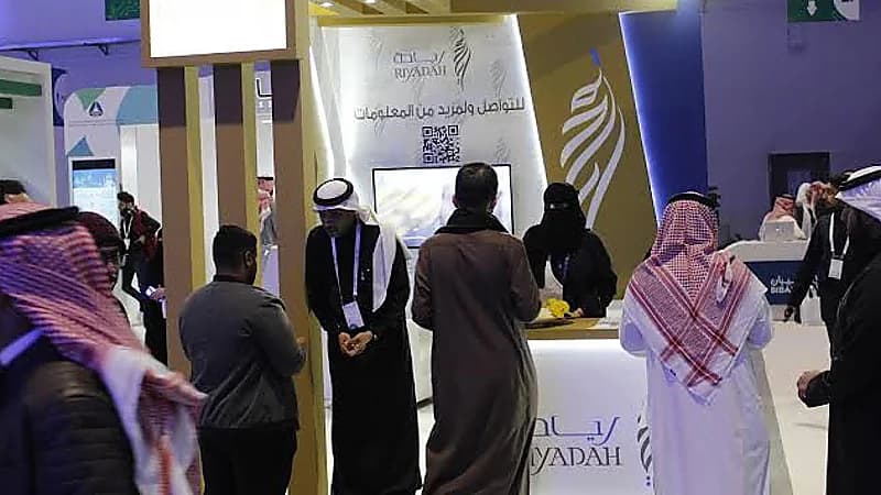 معهد ريادة يعلن دورة تدريبية عن بُعد