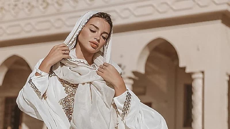 هروب الراقصة جوهرة من مصر بعد صدور حكم بحبسها