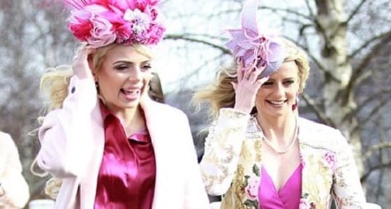 بالصور.. بريطانيات يحولن سباق خيل إلى مهرجان للأناقة