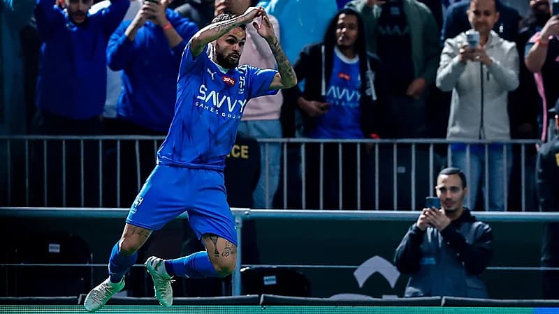 ردة فعل ميسي بعد احتفالية ميشيل .. فيديو