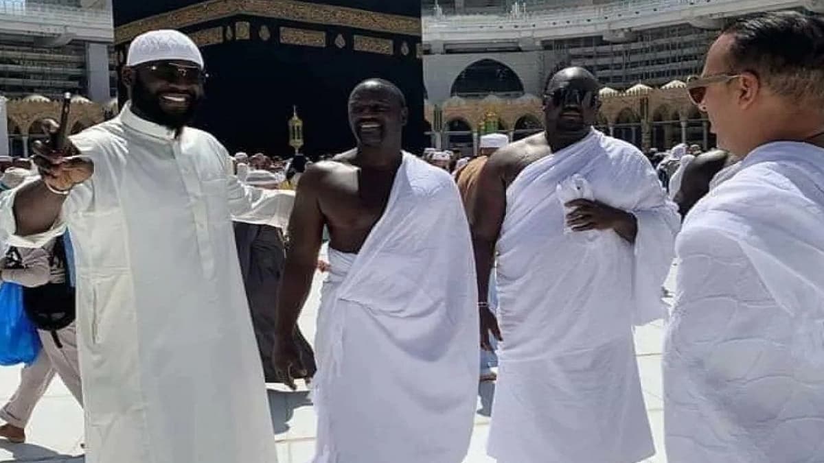 مغني راب أميركي شهير يقرأ القرآن بعد اعتناقه الإسلام .. فيديو