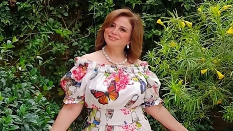 إلهام شاهين ترجع 30 عامًا للوراء بإطلالة مميزة (صورة)