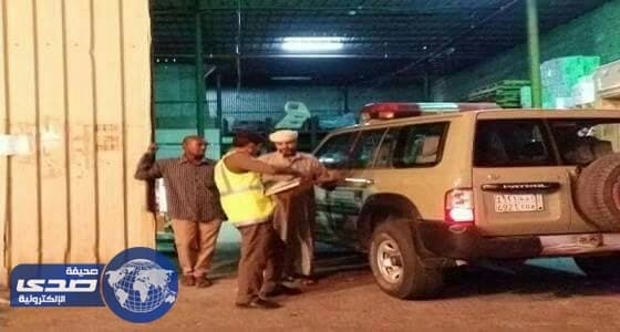 المدني يغلق 7 مستودعات مخالفة بخميس مشيط