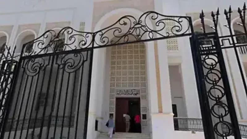 حكم غيابي بالسجن 23 عام لمدون تونسي