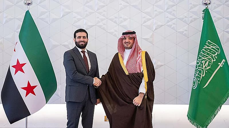 الأمير عبدالعزيز بن سعود يلتقي وزير الداخلية بسوريا