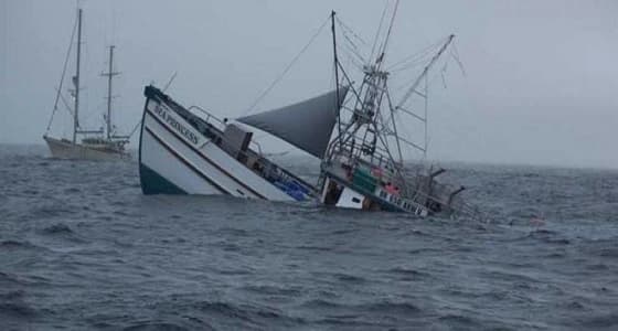 مصرع 12 شخصا إثر انقلاب عبارة إندونيسيا