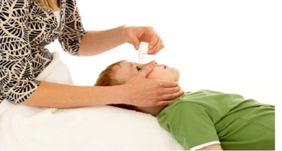 طريقة مثالية لوضع قطرة العين بدون ألم للأطفال