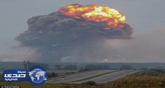 بالفيديو.. انفجار هائل في مستودع ذخيرة بقاعدة عسكرية وسط أوكرانيا