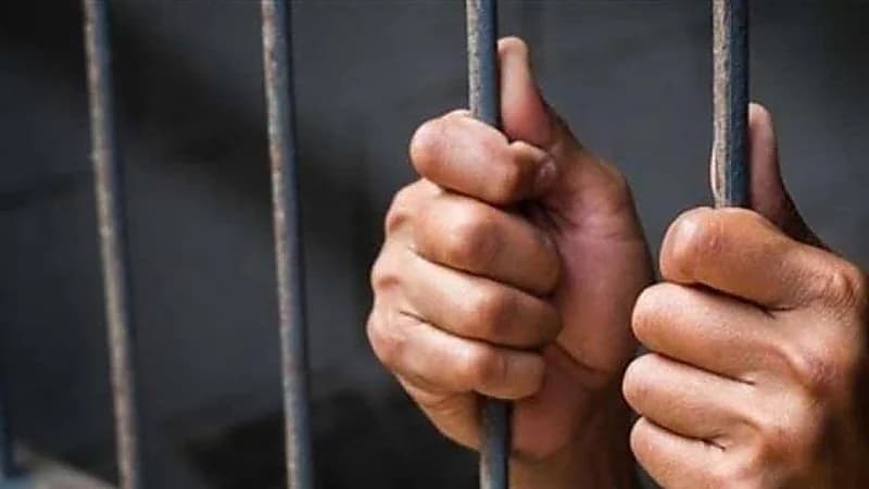 عجوز يقتحم شقة عروس لإقامة علاقة آثمه معها وعندما رفضت قتلها
