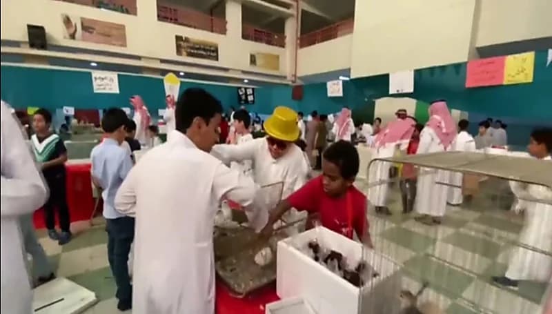 شاهد.. تدريب طلاب مدرسة زيد بن ثابت على البيع والشراء