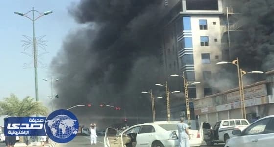 بالفيديو.. الدفاع المدني يباشر حريق متجر لمواد البناء بـ " بيش جازان "