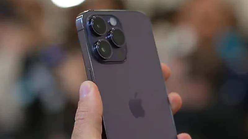 خلل في جهاز آيفون يجمد الهاتف بشكل غامض